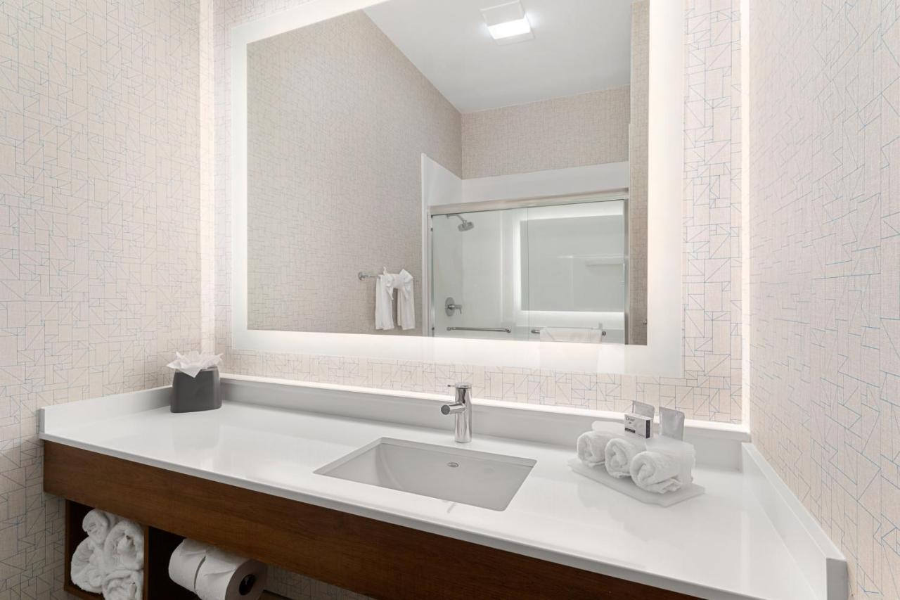 Holiday Inn Express Vancouver North By Ihg Buitenkant foto